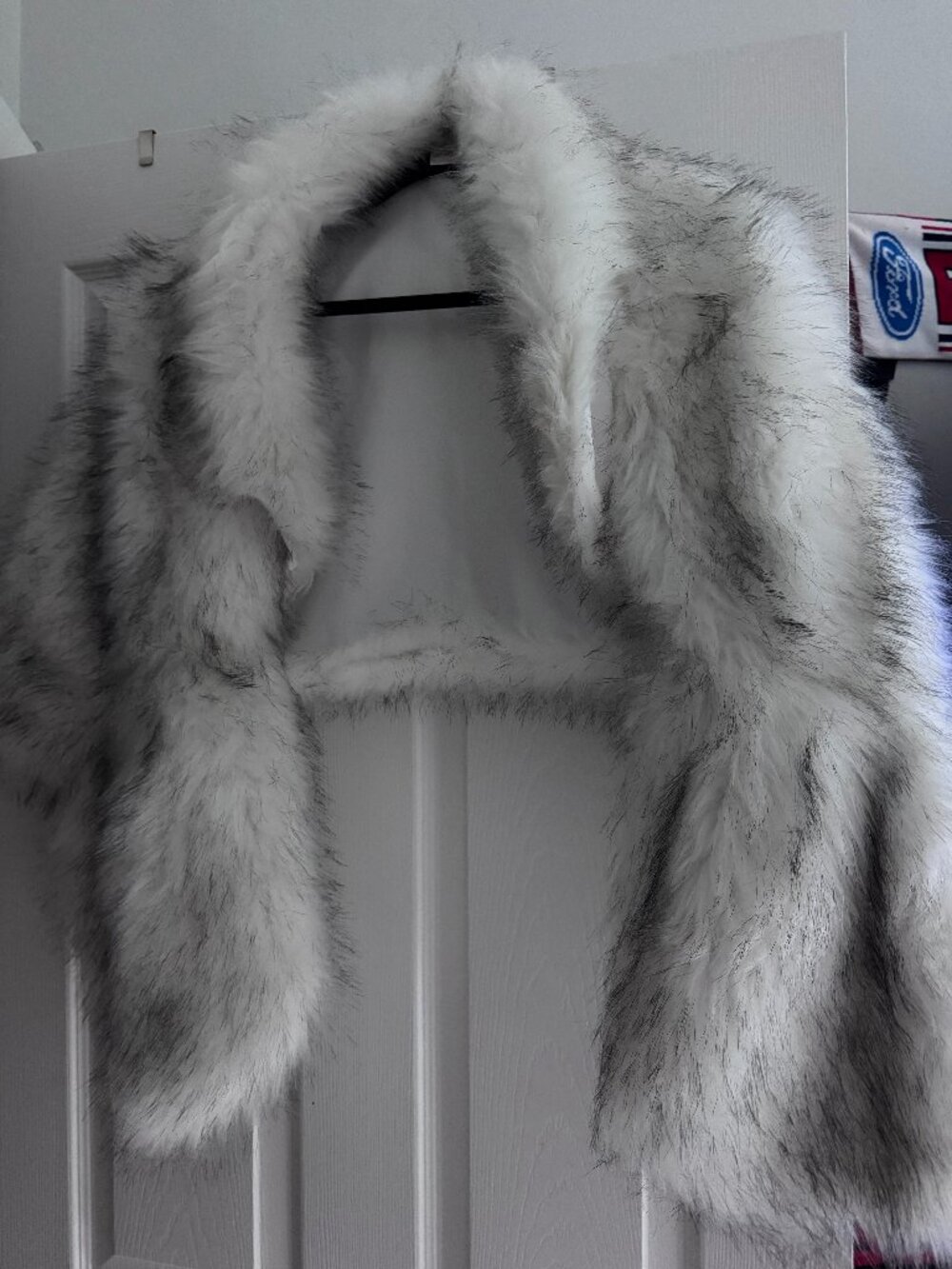 Babeyond Women's Faux Fox Grey and White Shawl